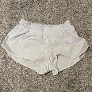 Lululemon White Athletic Shorts Hotty Hot 2.5’ length